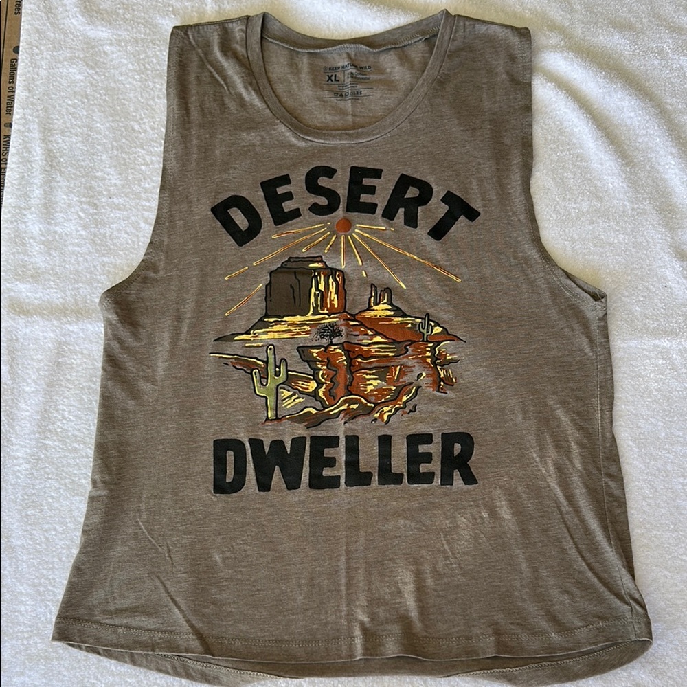 Keep Nature Wild Desert Dweller Graphic Tank Top - Gray